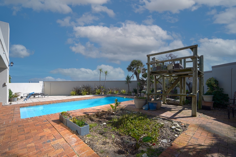 4 Bedroom Property for Sale in Van Riebeeckstrand Western Cape